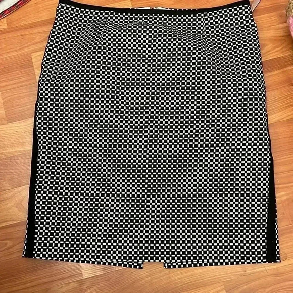 White House Black Market Skirt Size 8P Pencil with Slit - Picture 1 of 4